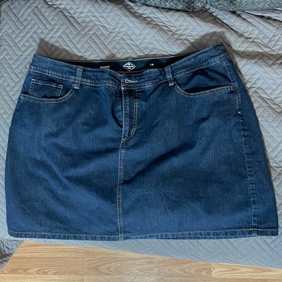 St. John’s bay denim skirt size 18 stretch like new - Picture 1 of 4